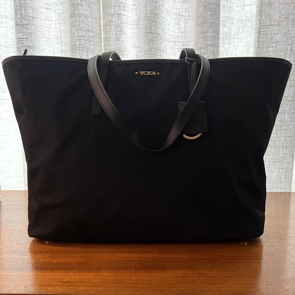 Authentic TUMI Voyageur Everyday Nylon with Leather Trim in Black #133571/1041